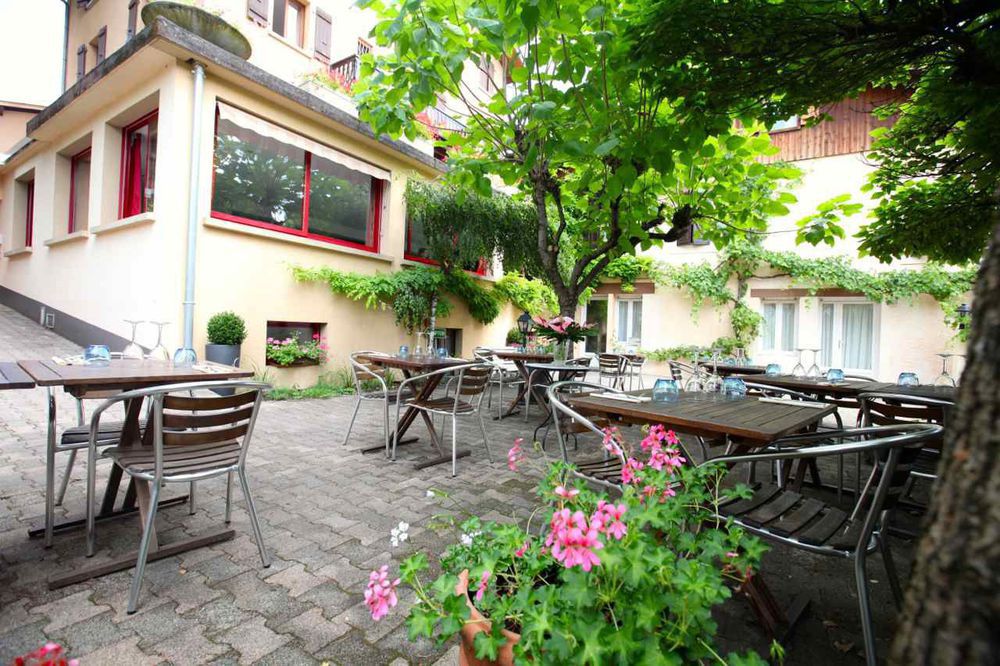 Logis Hotel La Terrasse Fleurie Divonne-les-Bains Restaurant photo